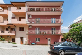 Apartments with a parking space Split - 16993